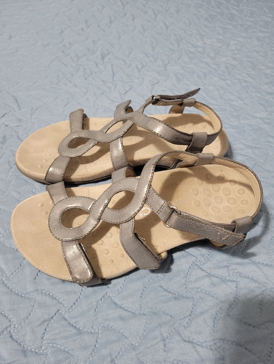 Vionic Wide Sandals - Picture 4 of 6